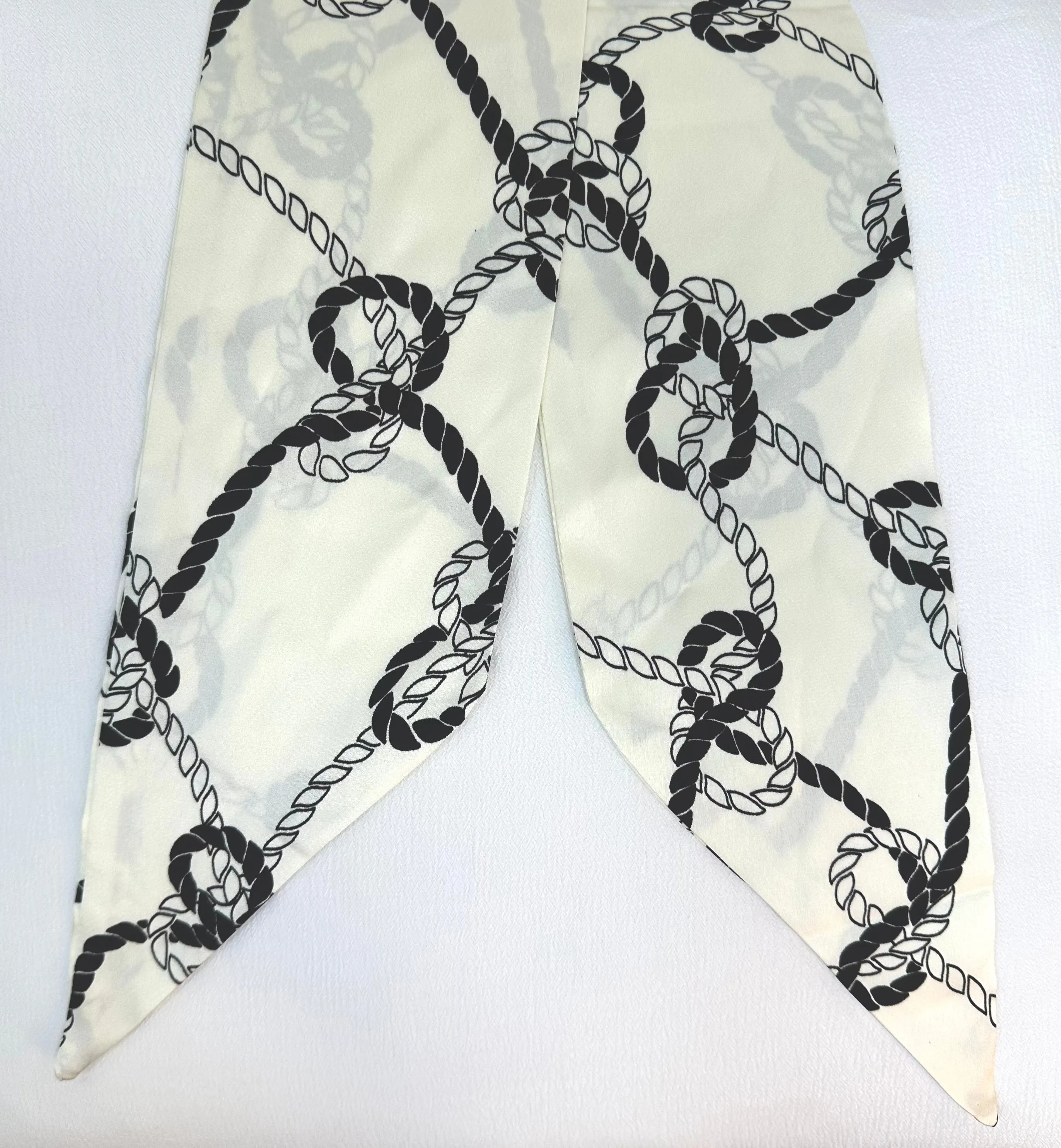 HAIR SCARF (WHITE PATTERN)