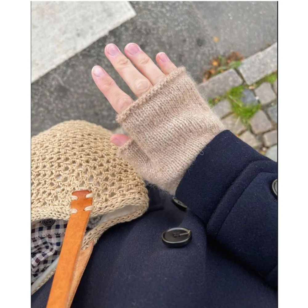 Penny Gloves Knitting Pattern - PetiteKnit