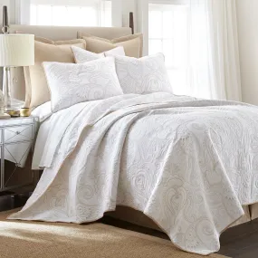 Perla White Quilt Set