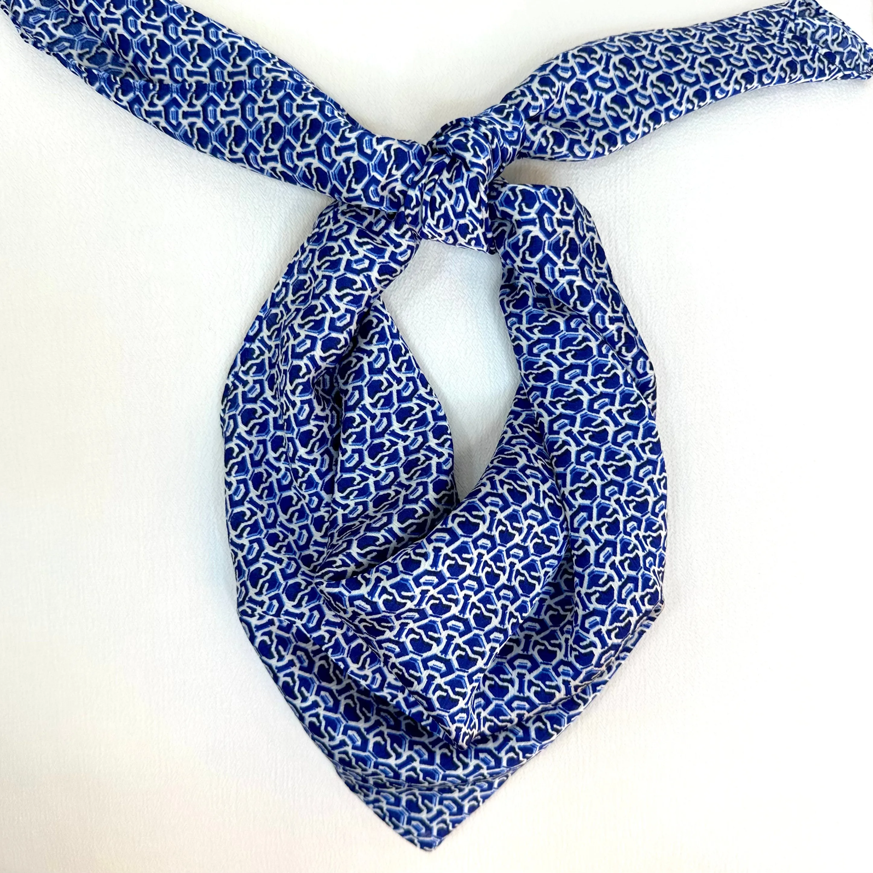 SQUARE HEAD SCARF (BLUE PATTERN)