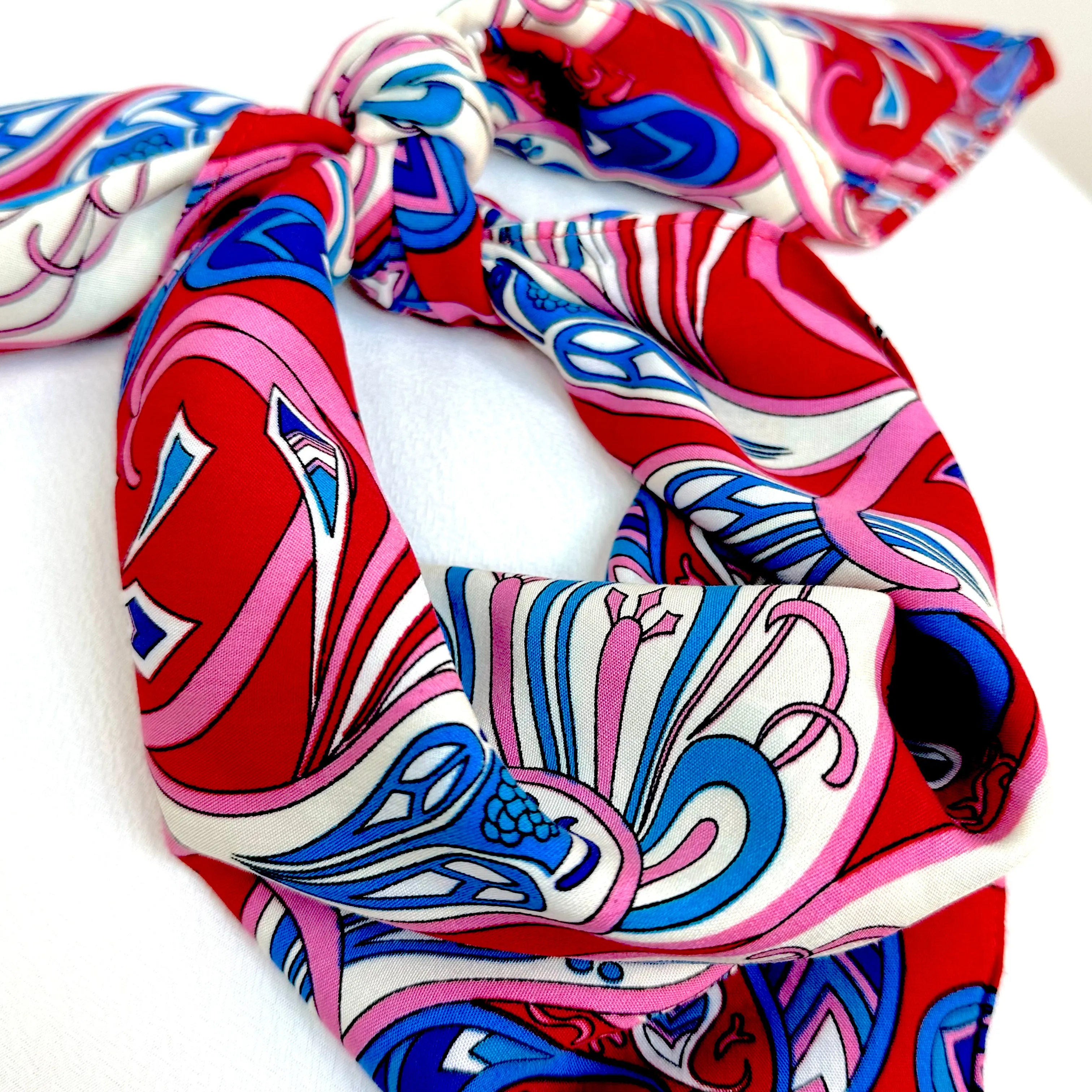 SQUARE HEAD SCARF (RED/WHITE)