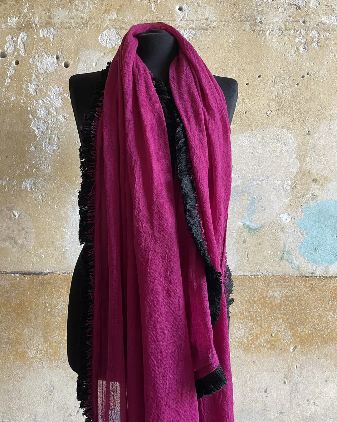 stunning fringed Scarf - Fuchsia