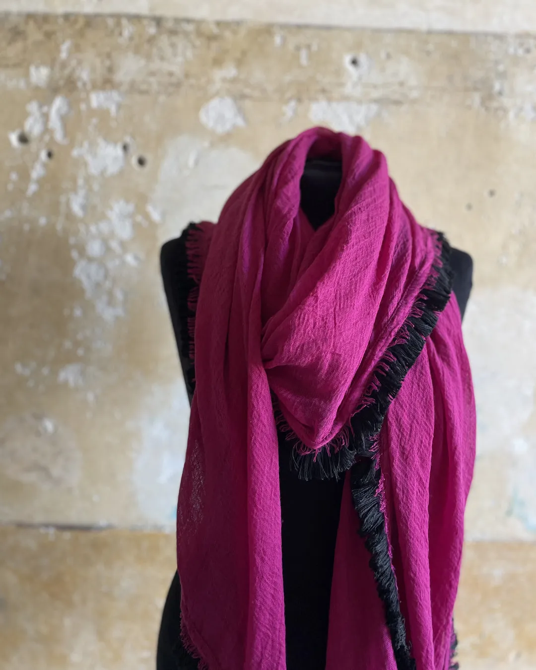 stunning fringed Scarf - Fuchsia