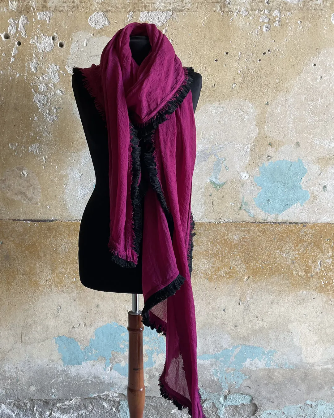 stunning fringed Scarf - Fuchsia