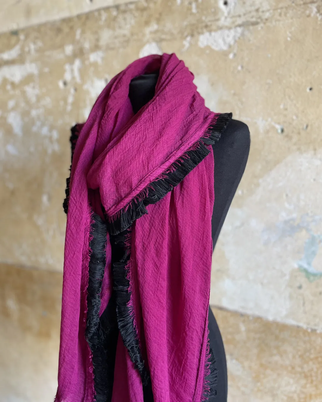 stunning fringed Scarf - Fuchsia